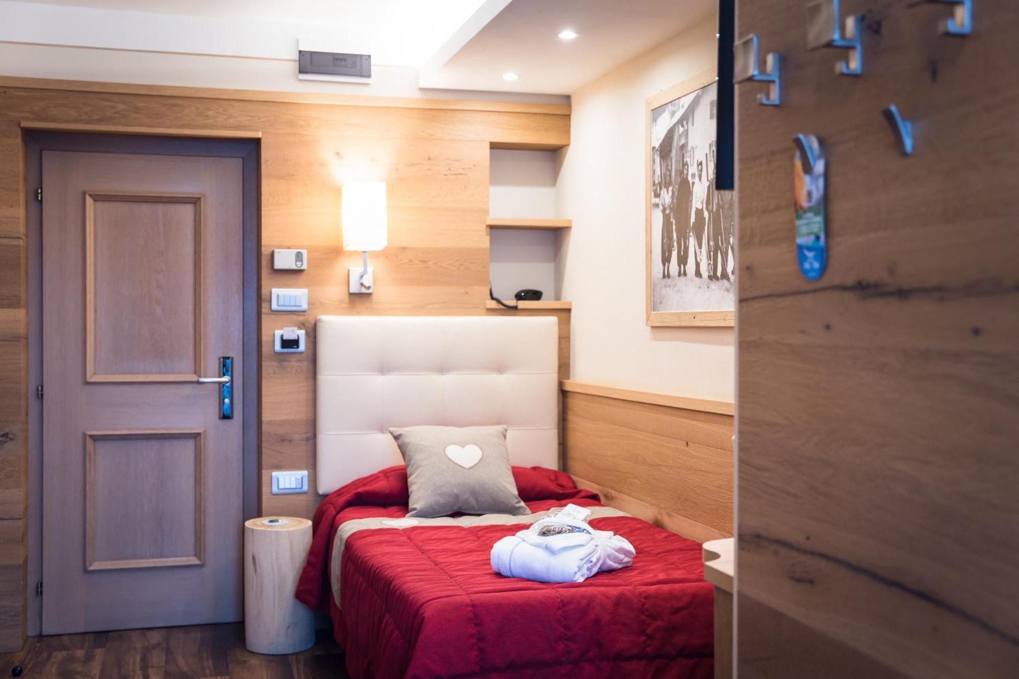 Hotel Alle Alpi โมเอนา ภายนอก รูปภาพ
