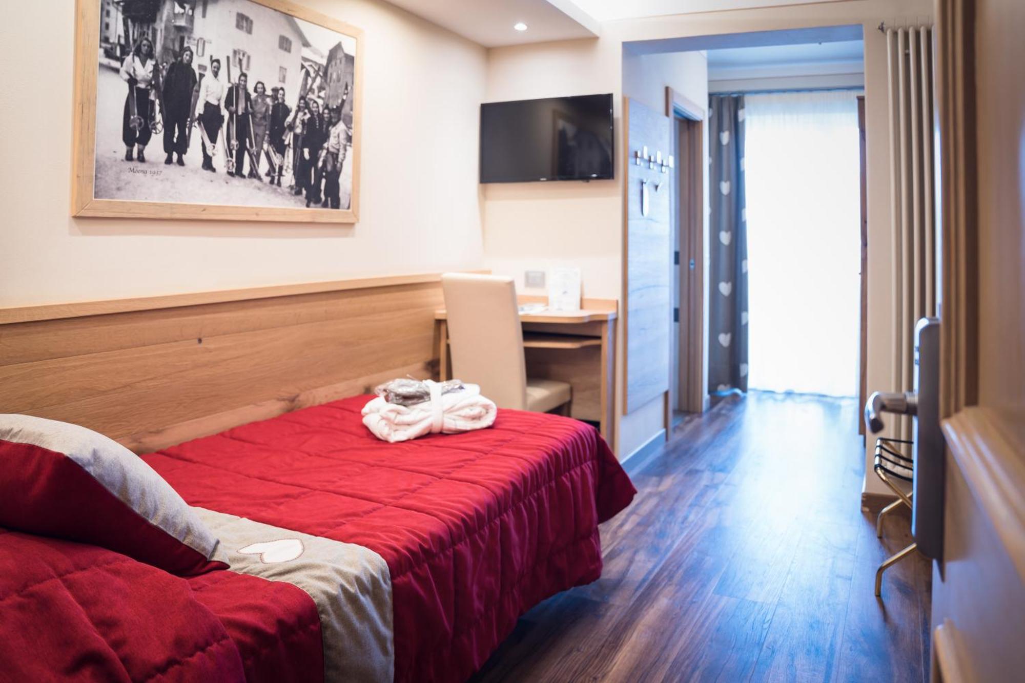 Hotel Alle Alpi โมเอนา ภายนอก รูปภาพ