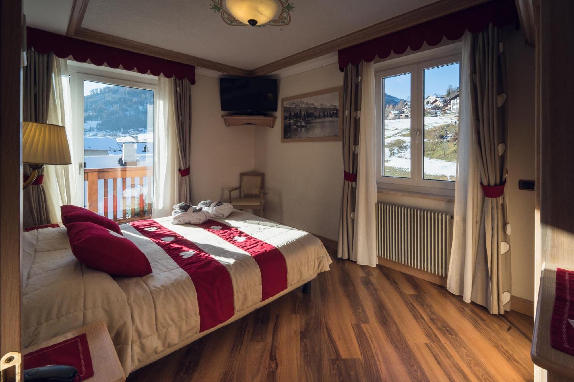 Hotel Alle Alpi โมเอนา ภายนอก รูปภาพ