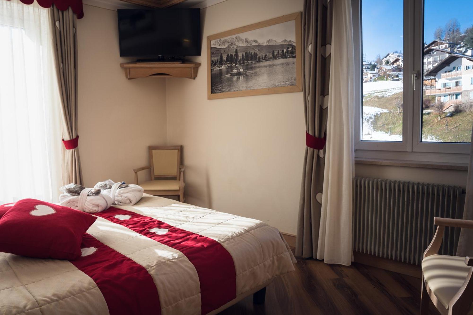 Hotel Alle Alpi โมเอนา ภายนอก รูปภาพ