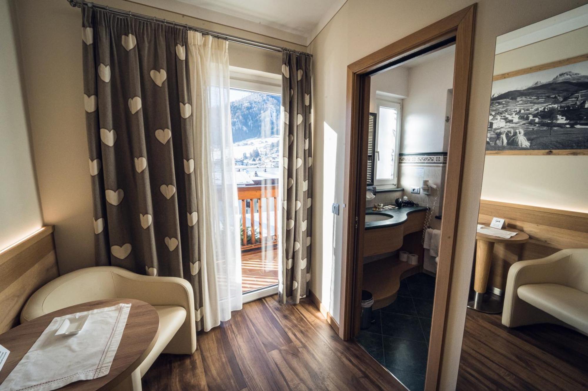 Hotel Alle Alpi โมเอนา ภายนอก รูปภาพ