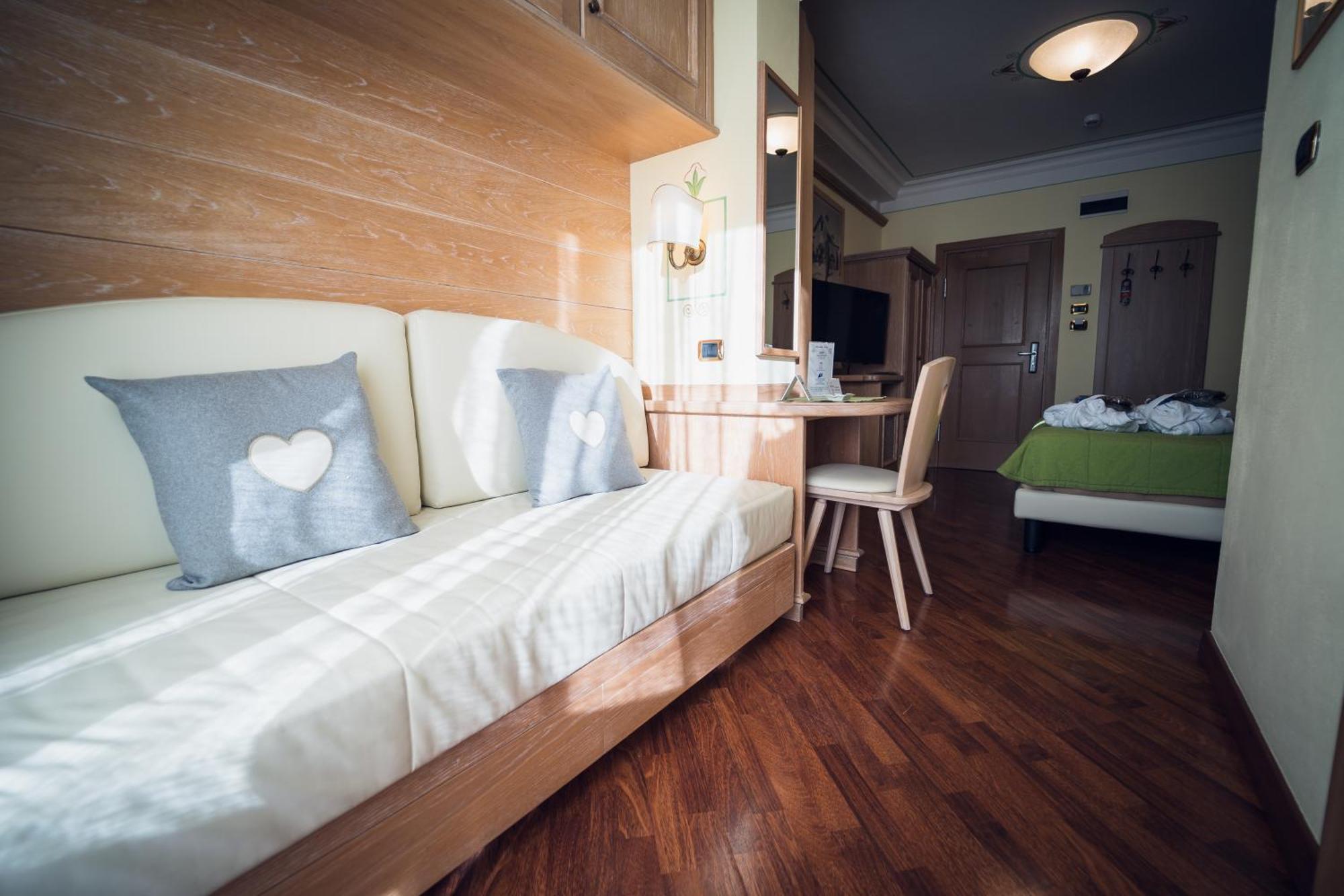 Hotel Alle Alpi โมเอนา ภายนอก รูปภาพ