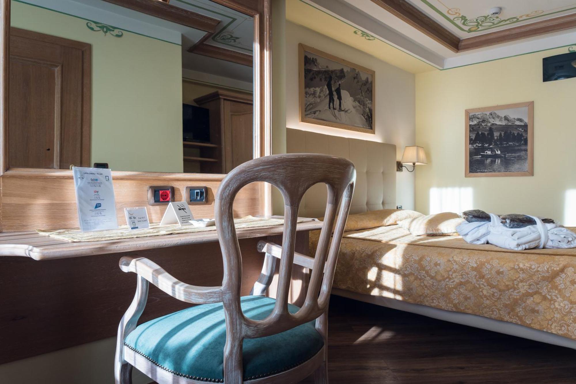 Hotel Alle Alpi โมเอนา ภายนอก รูปภาพ
