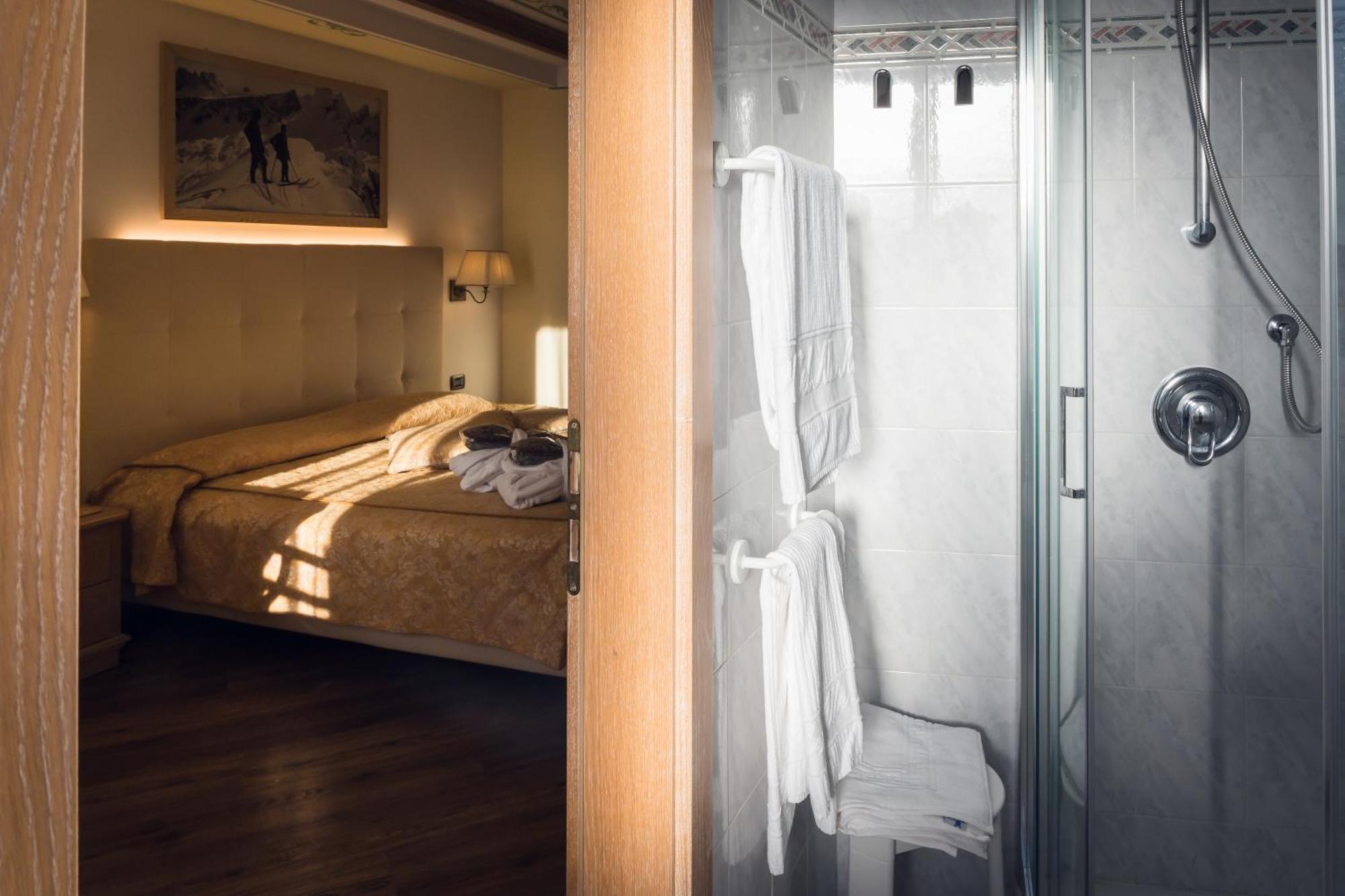 Hotel Alle Alpi โมเอนา ภายนอก รูปภาพ