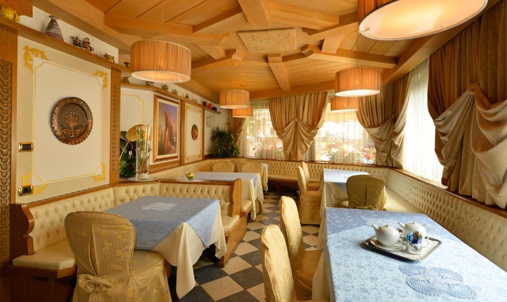 Hotel Alle Alpi โมเอนา ภายนอก รูปภาพ