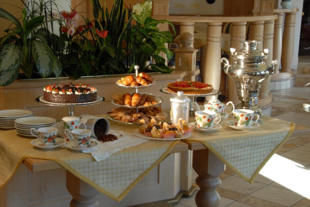 Hotel Alle Alpi โมเอนา ภายนอก รูปภาพ