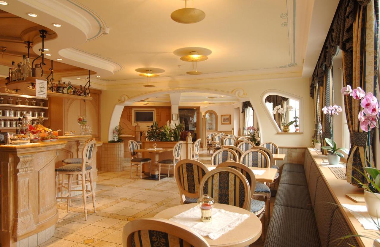 Hotel Alle Alpi โมเอนา ภายนอก รูปภาพ